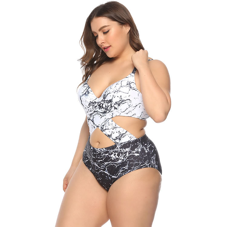 Plus Size Criss-Cross Underwire Wave Print Swimsuit