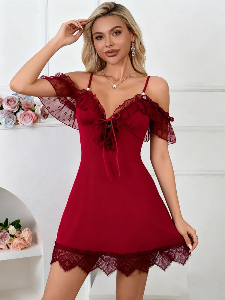 Abito lingerie bordeaux con spalle scoperte e maniche a volant