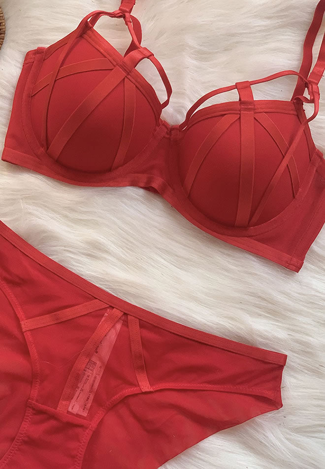 Flirty Lace Underwire Bra & Thong Set
