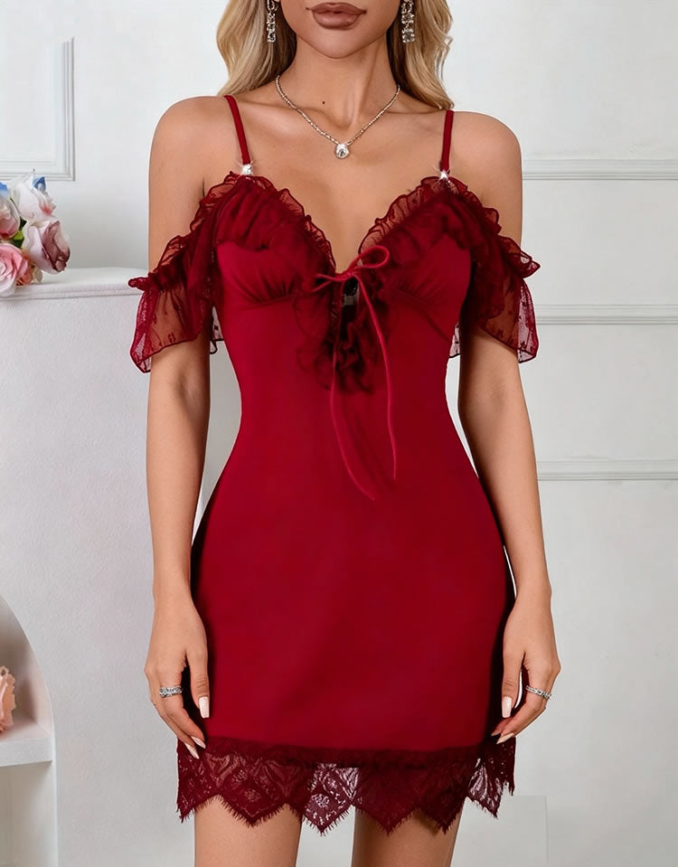 Abito lingerie bordeaux con spalle scoperte e maniche a volant